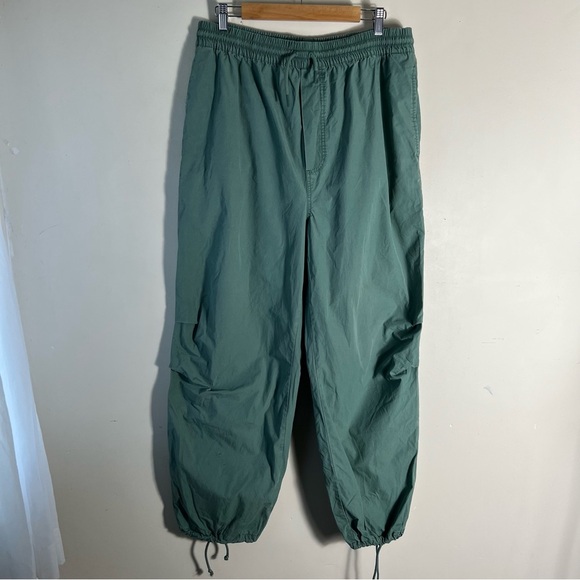 ARITZIA TNA Bel Air Oversized Pant in Dark Spruce Green Size Large Lightweight - Picture 2 of 15